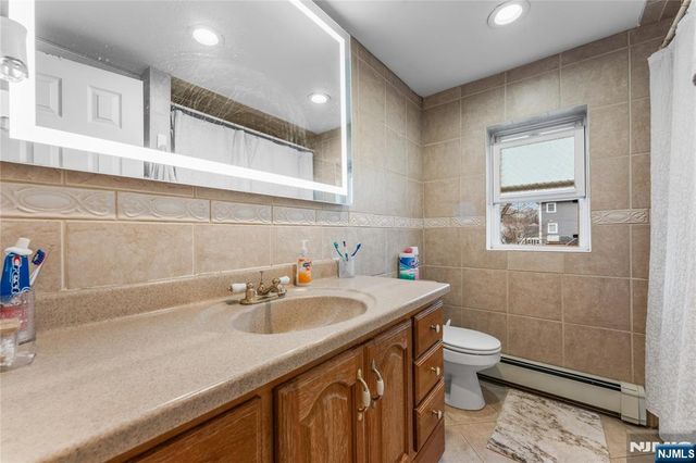 83 Village Road, Pequannock Township, NJ 07444