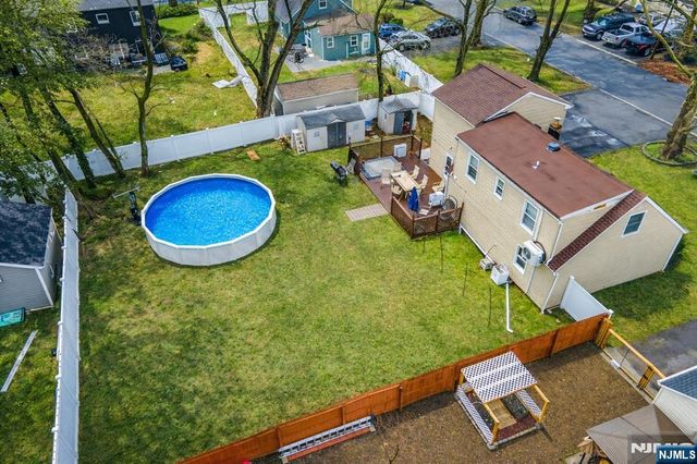 83 Village Road, Pequannock Township, NJ 07444