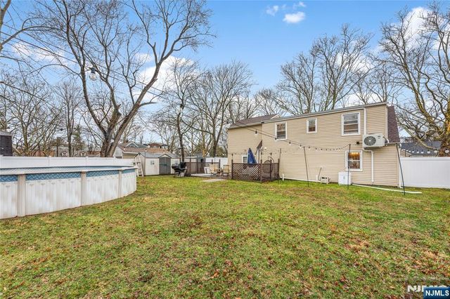 83 Village Road, Pequannock Township, NJ 07444