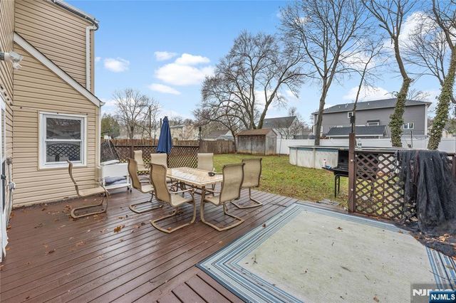 83 Village Road, Pequannock Township, NJ 07444