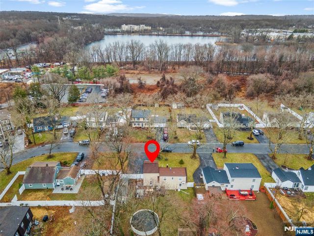 83 Village Road, Pequannock Township, NJ 07444