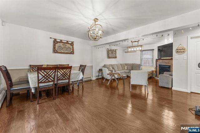 83 Village Road, Pequannock Township, NJ 07444