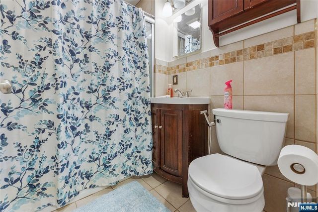 83 Village Road, Pequannock Township, NJ 07444