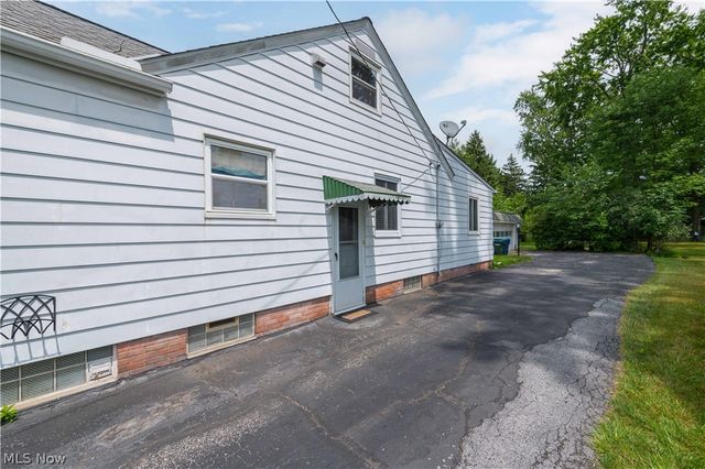 4089 W 229th Street, Fairview Park, OH 44126