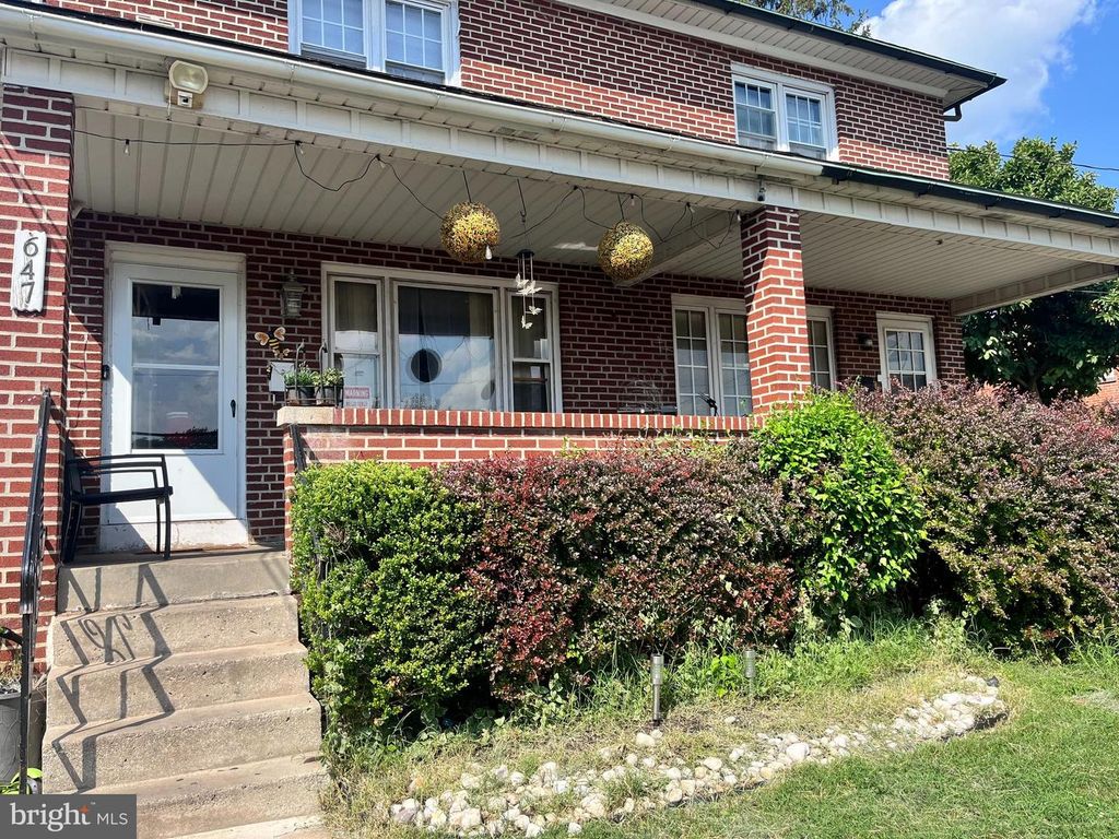 647 E OAK ST, Norristown, PA 19401