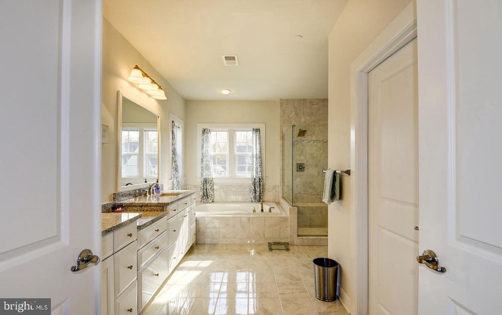 Image 6 of property listing at 4300 OPEN FIELD CT, Bowie, MD 20720