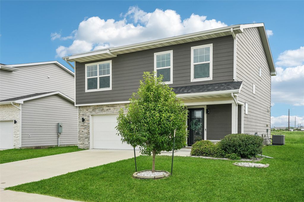 1365 SE Parkview Crossing Drive, Waukee, IA 50263