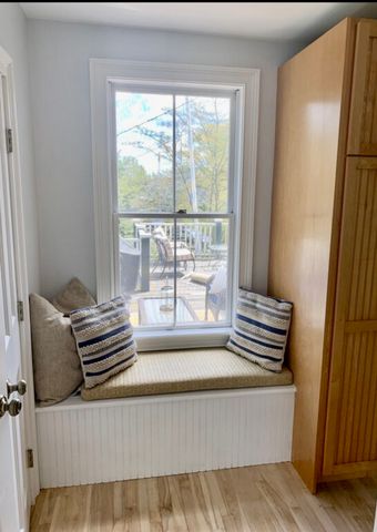 28 Stockbridge St, Cohasset, MA 02025