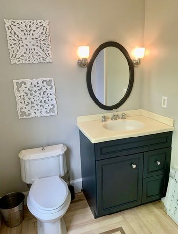 28 Stockbridge St, Cohasset, MA 02025