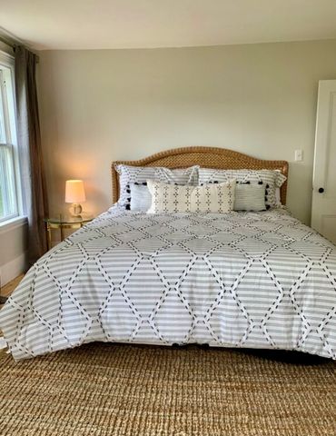 28 Stockbridge St, Cohasset, MA 02025