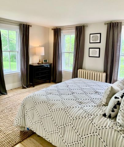 28 Stockbridge St, Cohasset, MA 02025