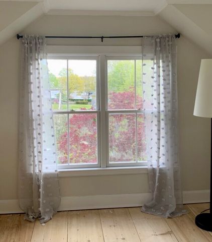 28 Stockbridge St, Cohasset, MA 02025