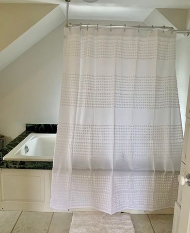 28 Stockbridge St, Cohasset, MA 02025