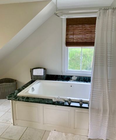 28 Stockbridge St, Cohasset, MA 02025