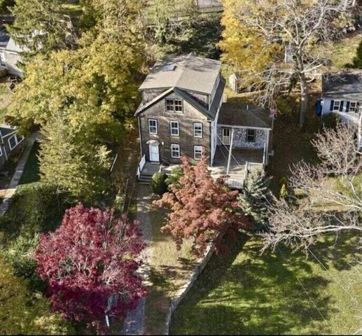 28 Stockbridge St, Cohasset, MA 02025