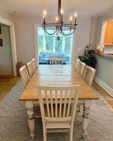 28 Stockbridge St, Cohasset, MA 02025