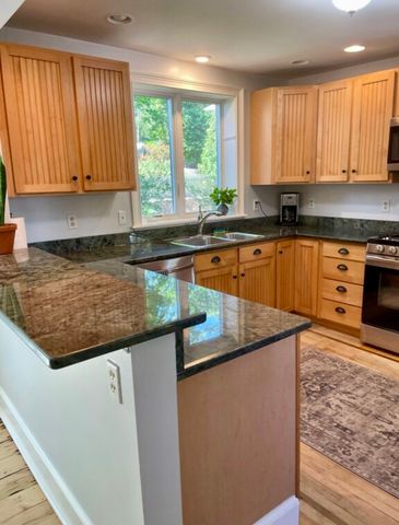 28 Stockbridge St, Cohasset, MA 02025