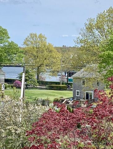 28 Stockbridge St, Cohasset, MA 02025