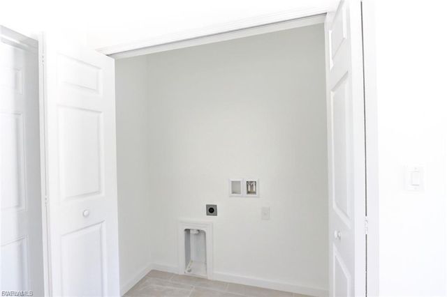 464 Latic AVE, Lehigh Acres, FL 33974