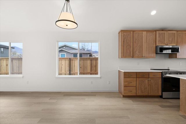 101 Gangnes Drive, Talent, OR 97540