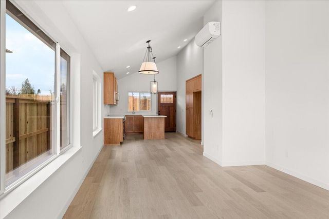 101 Gangnes Drive, Talent, OR 97540