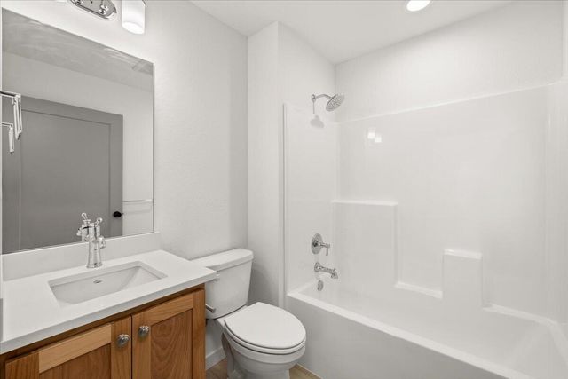 101 Gangnes Drive, Talent, OR 97540