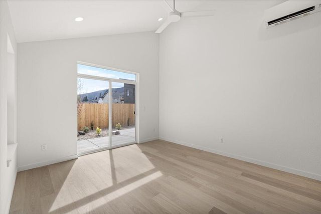 101 Gangnes Drive, Talent, OR 97540