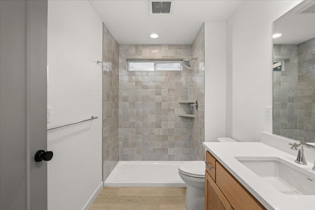 101 Gangnes Drive, Talent, OR 97540