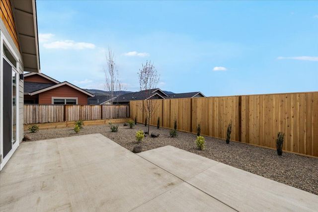 101 Gangnes Drive, Talent, OR 97540