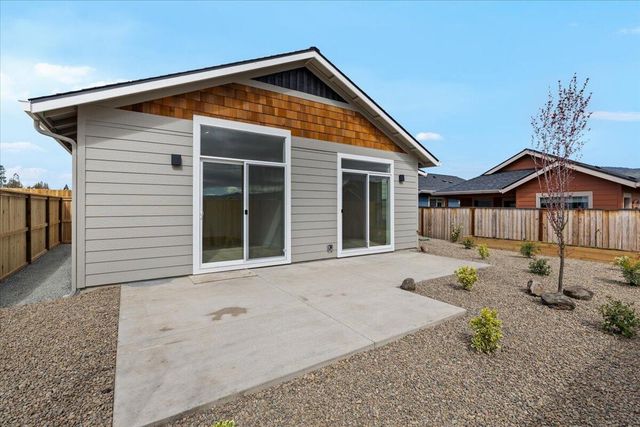 101 Gangnes Drive, Talent, OR 97540