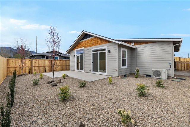 101 Gangnes Drive, Talent, OR 97540