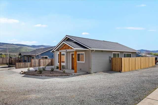 101 Gangnes Drive, Talent, OR 97540