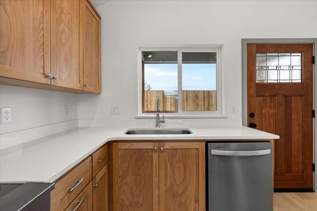 101 Gangnes Drive, Talent, OR 97540