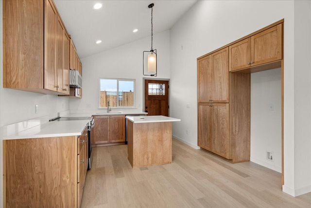 101 Gangnes Drive, Talent, OR 97540