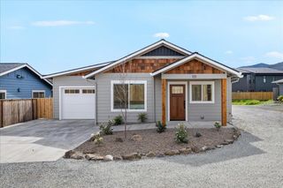 101 Gangnes Drive, Talent, OR 97540