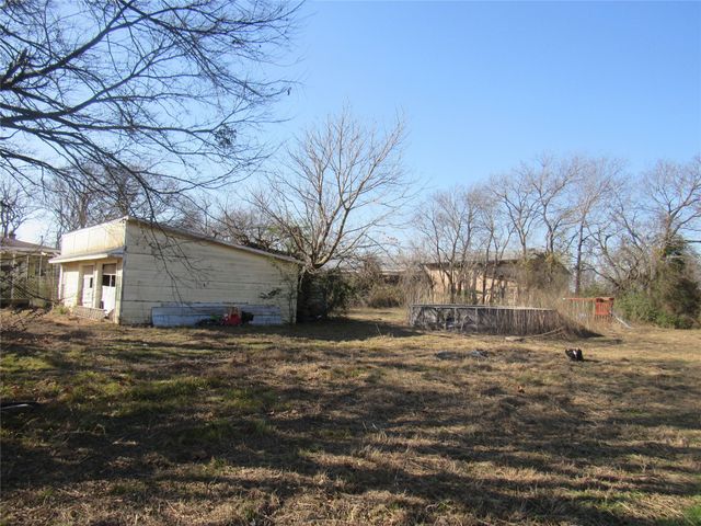 212 S Wilson Street, Bells, TX 75414