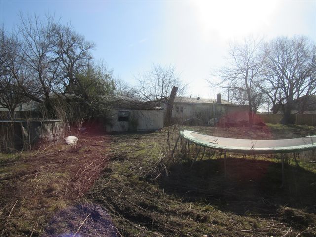 212 S Wilson Street, Bells, TX 75414