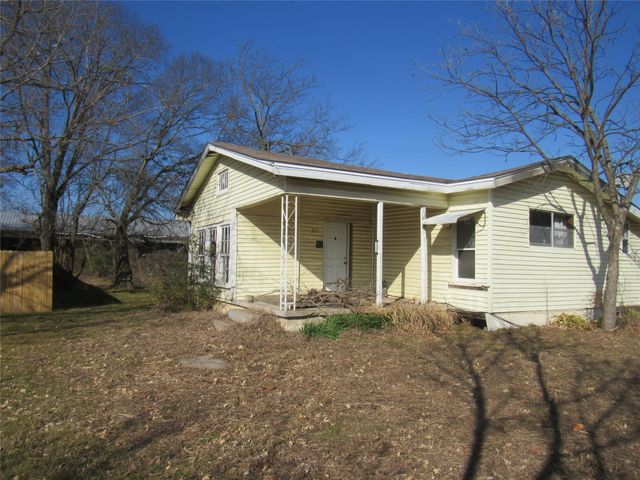 212 S Wilson Street, Bells, TX 75414