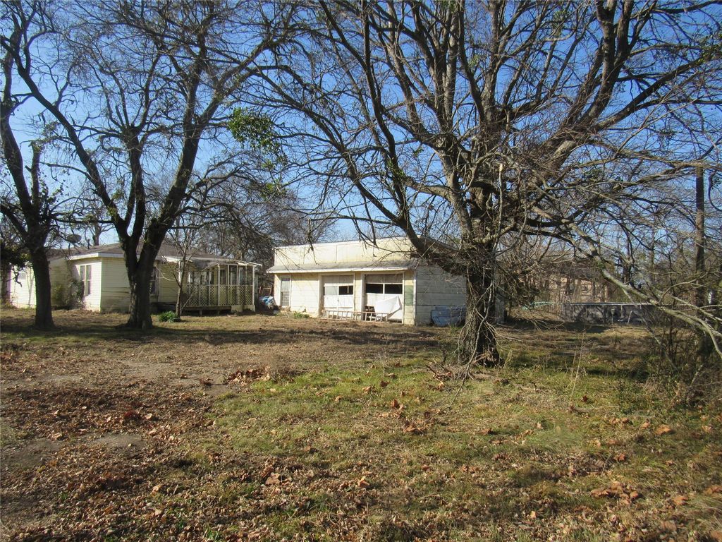 212 S Wilson Street, Bells, TX 75414