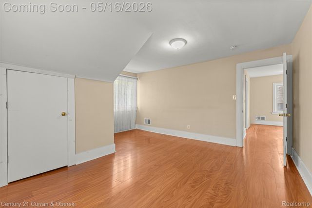 21725 Nowlin Street, Dearborn, MI 48124