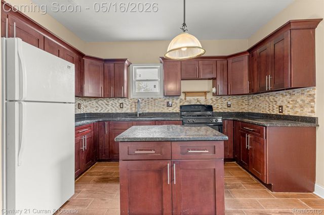 21725 Nowlin Street, Dearborn, MI 48124