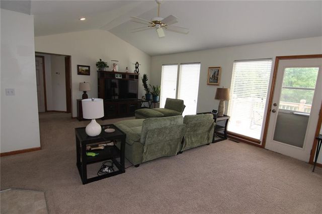 5133 Woodland Drive, Shawnee, KS 66218