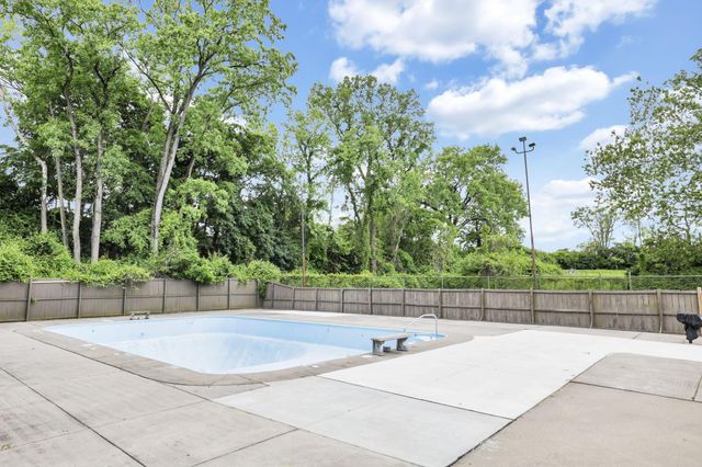 5862 Hallridge Circle, Columbus, OH 43232