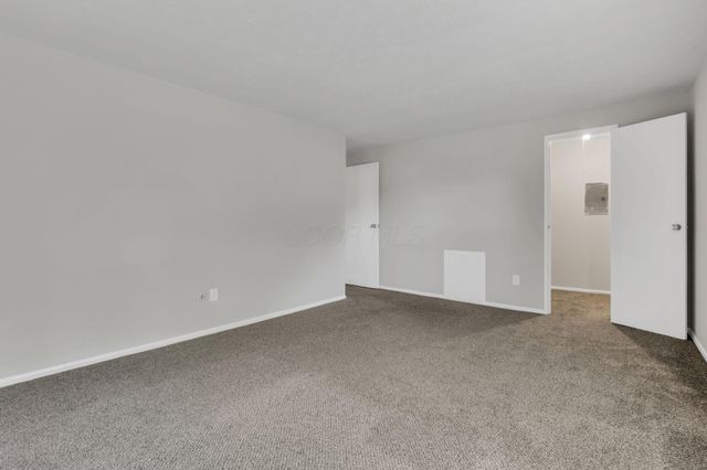 5862 Hallridge Circle, Columbus, OH 43232