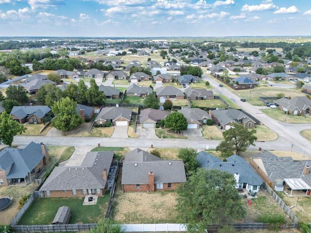 1209 Castle Creek Street, Shawnee, OK 74804