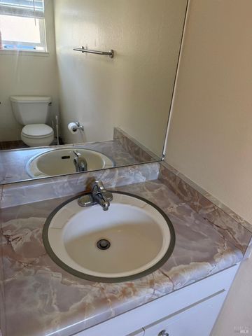 1916 Knolls Dr, Santa Rosa, CA 95405