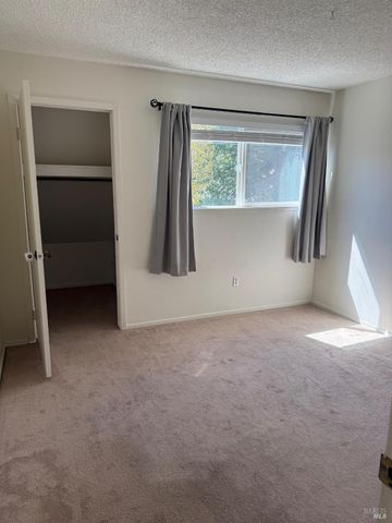 1916 Knolls Dr, Santa Rosa, CA 95405