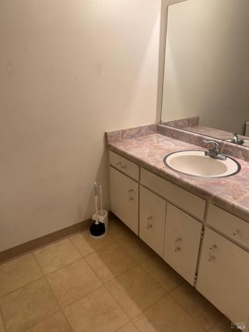 1916 Knolls Dr, Santa Rosa, CA 95405