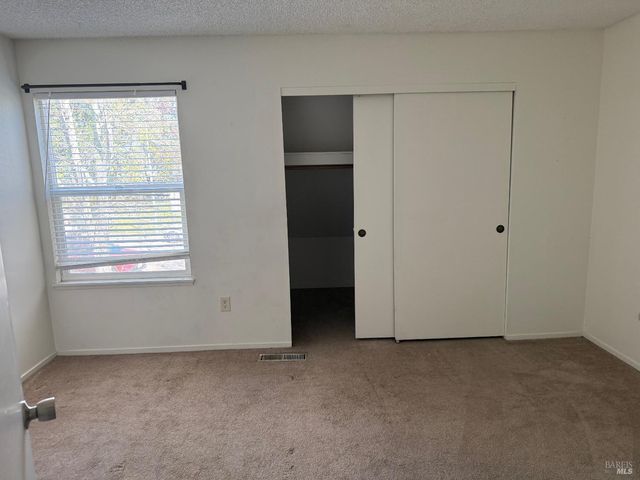 1916 Knolls Dr, Santa Rosa, CA 95405