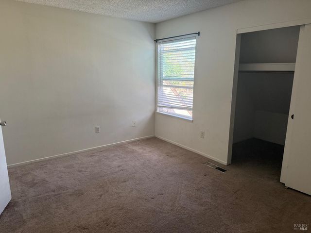 1916 Knolls Dr, Santa Rosa, CA 95405